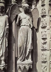 El ángel con una sonrisa, figura de jamba del portal oeste